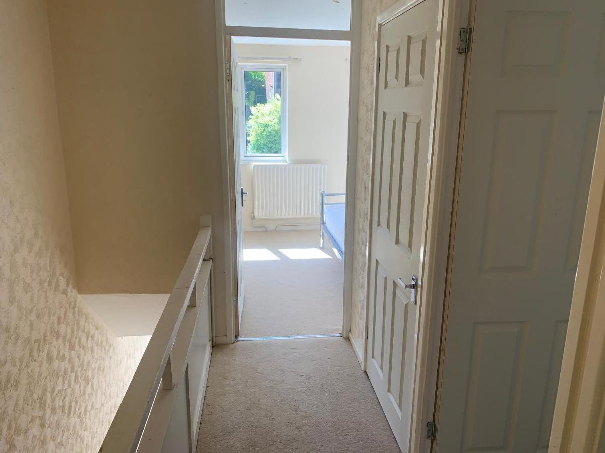 Elegant Devon Villa Luton  Exterior photo