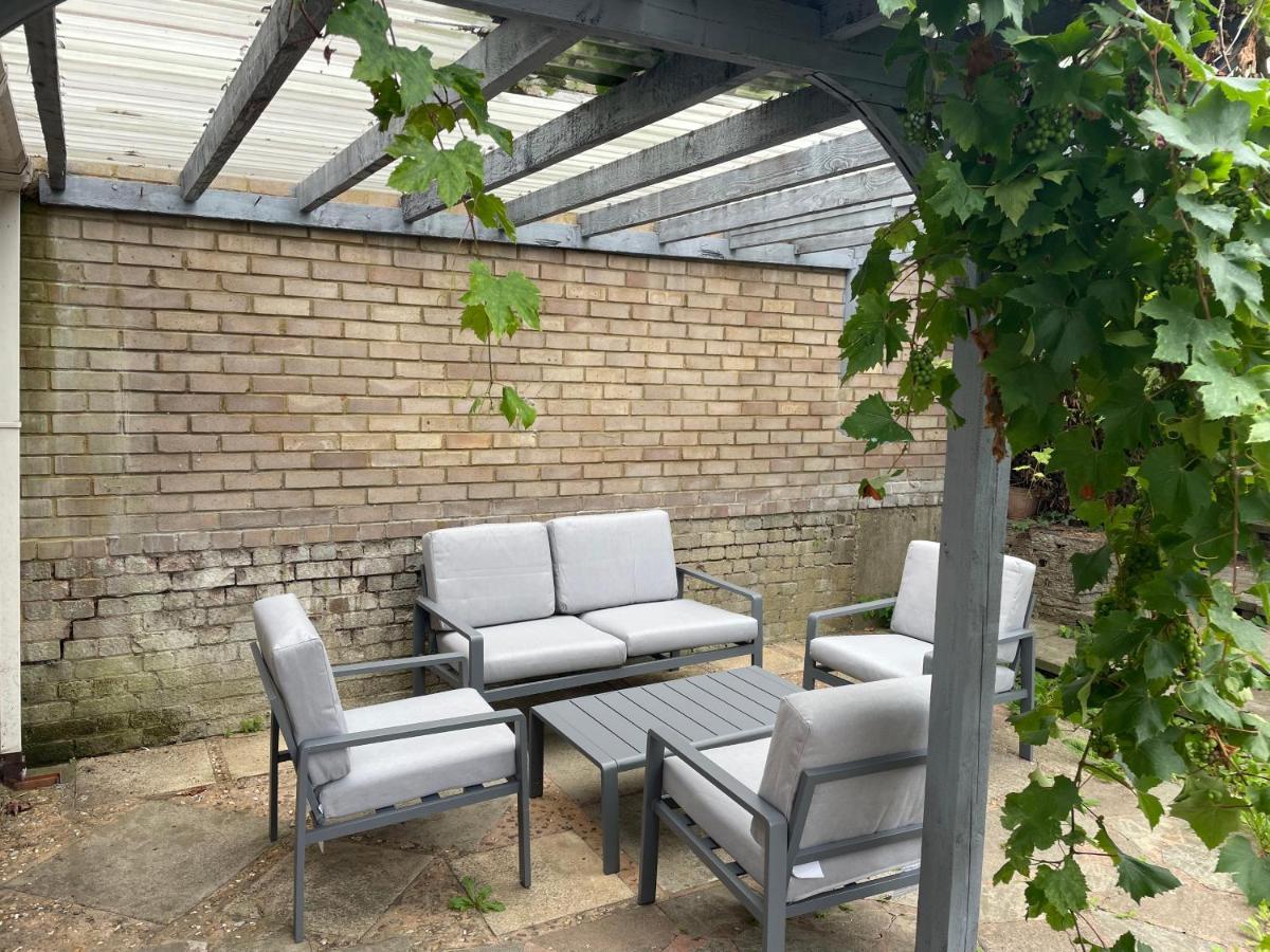 Elegant Devon Villa Luton  Exterior photo